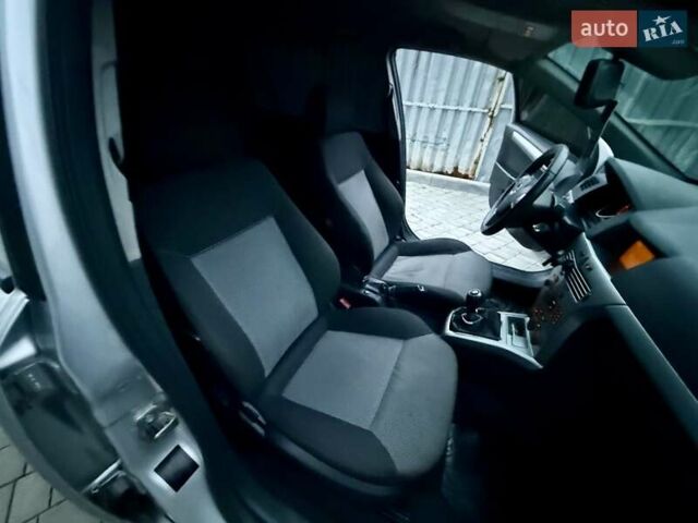 Серый Опель Астра, объемом двигателя 1.69 л и пробегом 252 тыс. км за 4999 $, фото 43 на Automoto.ua