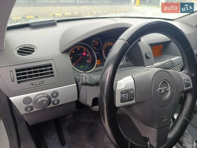 Серый Опель Астра, объемом двигателя 1.69 л и пробегом 300 тыс. км за 5800 $, фото 9 на Automoto.ua