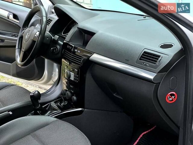 Сірий Опель Астра, об'ємом двигуна 1.7 л та пробігом 304 тис. км за 5800 $, фото 35 на Automoto.ua