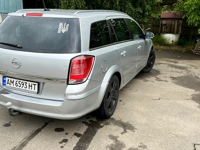 Опель Астра 2009 в Новорад-Волынском на Automoto.ua Серый Опель Астра, объемом двигателя 1.9 л и пробегом 289 тыс. км за 5100 $, фото 3 на Automoto.ua