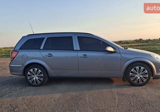 Серый Опель Астра, объемом двигателя 1.6 л и пробегом 208 тыс. км за 5900 $, фото 10 на Automoto.ua