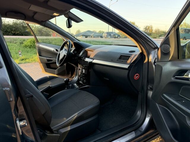 Серый Опель Астра, объемом двигателя 1.7 л и пробегом 271 тыс. км за 3550 $, фото 19 на Automoto.ua