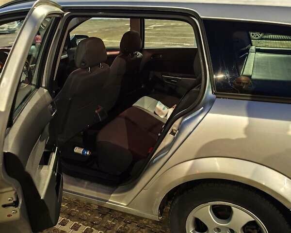 Серый Опель Астра, объемом двигателя 1.7 л и пробегом 200 тыс. км за 5750 $, фото 4 на Automoto.ua