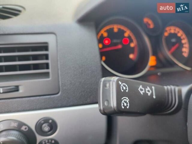 Серый Опель Астра, объемом двигателя 1.7 л и пробегом 279 тыс. км за 5200 $, фото 23 на Automoto.ua