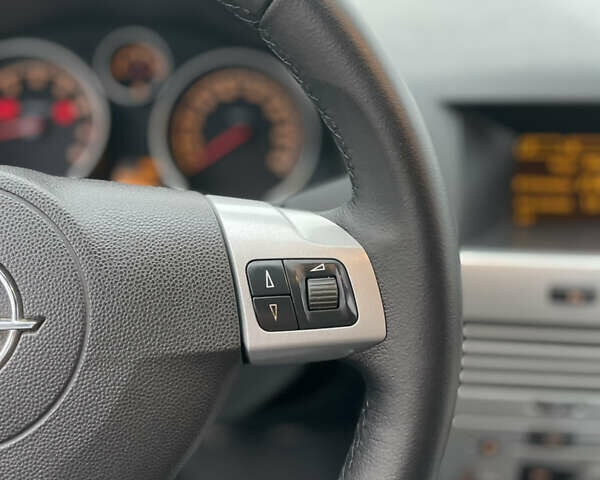 Сірий Опель Астра, об'ємом двигуна 1.6 л та пробігом 206 тис. км за 5600 $, фото 26 на Automoto.ua