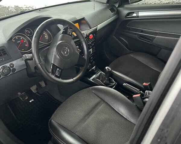 Серый Опель Астра, объемом двигателя 1.69 л и пробегом 314 тыс. км за 5700 $, фото 10 на Automoto.ua