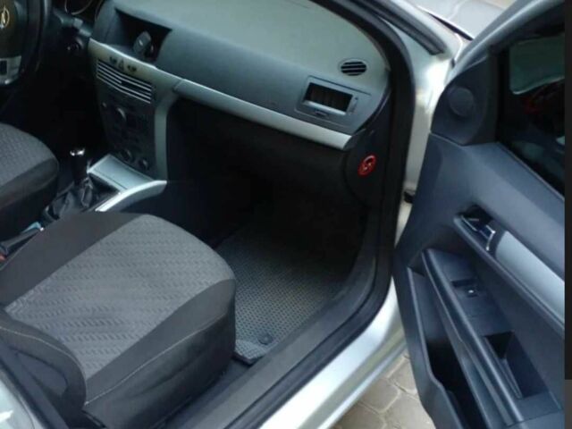 Серый Опель Астра, объемом двигателя 1.7 л и пробегом 267 тыс. км за 5000 $, фото 5 на Automoto.ua