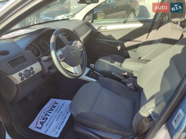 Серый Опель Астра, объемом двигателя 1.6 л и пробегом 219 тыс. км за 5650 $, фото 2 на Automoto.ua