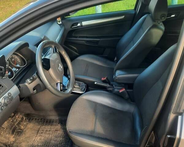 Опель Астра 2009 в Львове на Automoto.ua Серый Опель Астра, объемом двигателя 1.9 л и пробегом 291 тыс. км за 5400 $, фото 2 на Automoto.ua