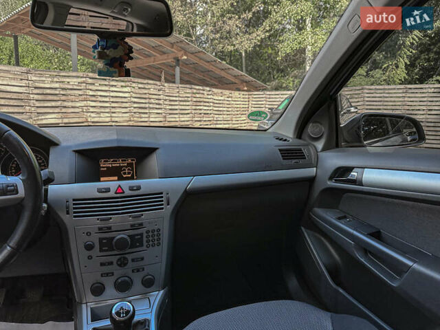 Серый Опель Астра, объемом двигателя 1.6 л и пробегом 210 тыс. км за 5500 $, фото 87 на Automoto.ua