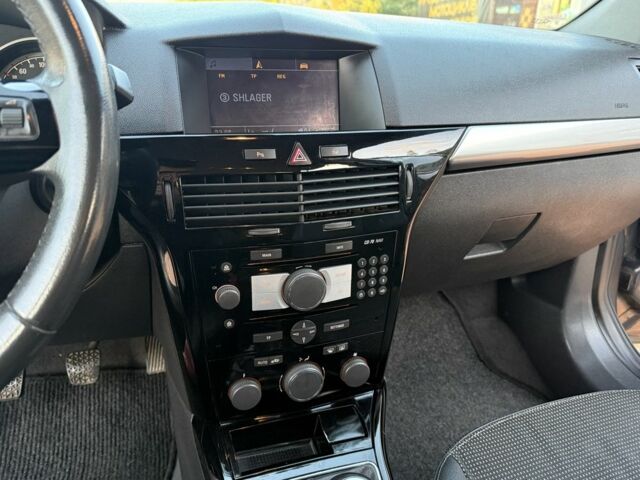 Серый Опель Астра, объемом двигателя 1.7 л и пробегом 271 тыс. км за 3550 $, фото 20 на Automoto.ua