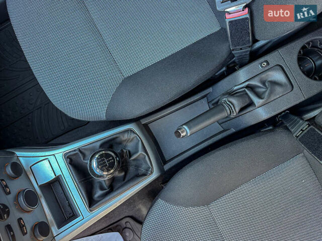 Серый Опель Астра, объемом двигателя 1.6 л и пробегом 210 тыс. км за 5500 $, фото 64 на Automoto.ua