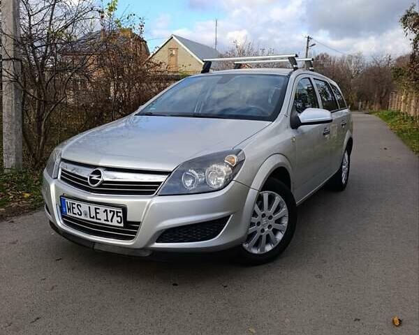 Серый Опель Астра, объемом двигателя 1.6 л и пробегом 207 тыс. км за 5800 $, фото 77 на Automoto.ua