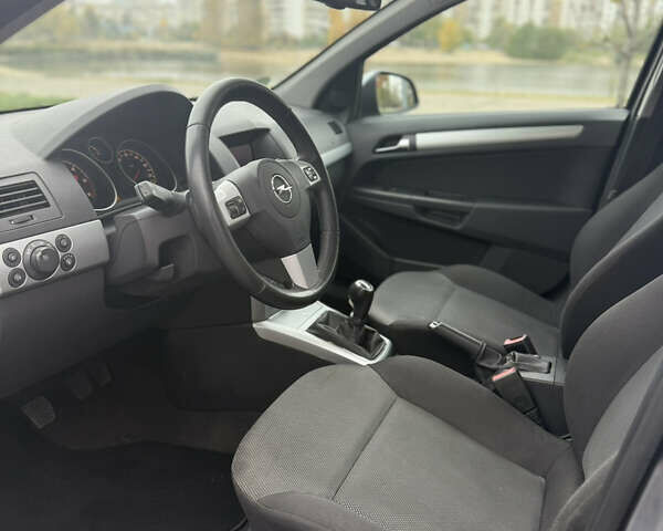 Опель Астра 2009 в Киеве на Automoto.ua Серый Опель Астра, объемом двигателя 1.9 л и пробегом 269 тыс. км за 2850 $, фото 8 на Automoto.ua