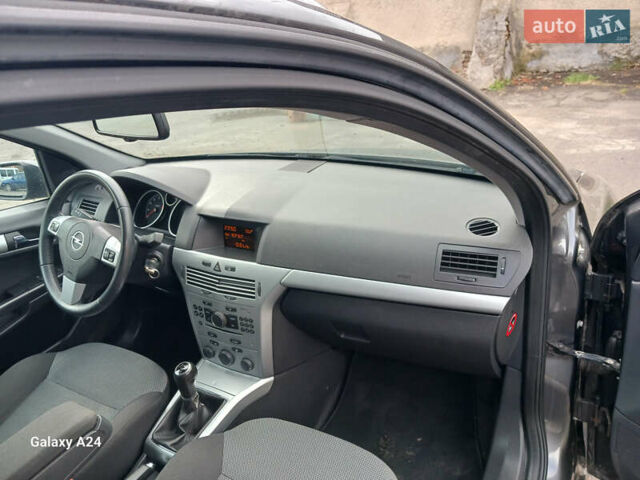 Серый Опель Астра, объемом двигателя 1.6 л и пробегом 250 тыс. км за 6100 $, фото 16 на Automoto.ua