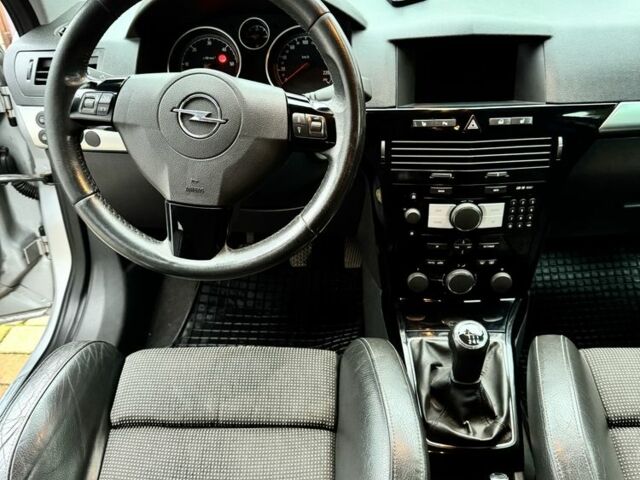 Серый Опель Астра, объемом двигателя 1.9 л и пробегом 220 тыс. км за 6000 $, фото 7 на Automoto.ua