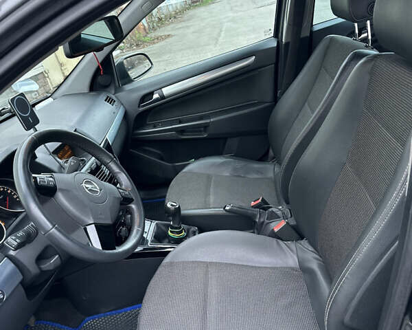 Серый Опель Астра, объемом двигателя 1.69 л и пробегом 300 тыс. км за 5500 $, фото 12 на Automoto.ua