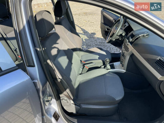 Серый Опель Астра, объемом двигателя 1.6 л и пробегом 228 тыс. км за 5500 $, фото 35 на Automoto.ua