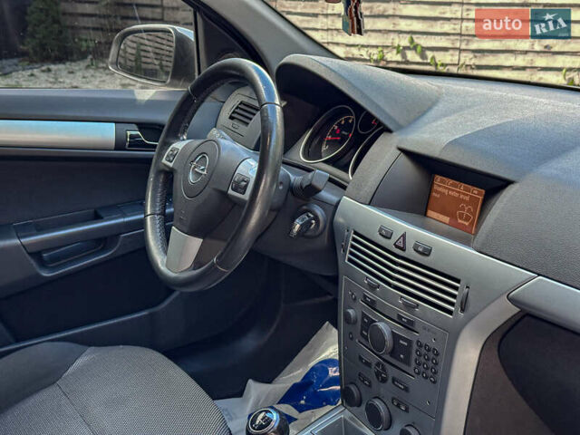 Серый Опель Астра, объемом двигателя 1.6 л и пробегом 210 тыс. км за 5500 $, фото 107 на Automoto.ua