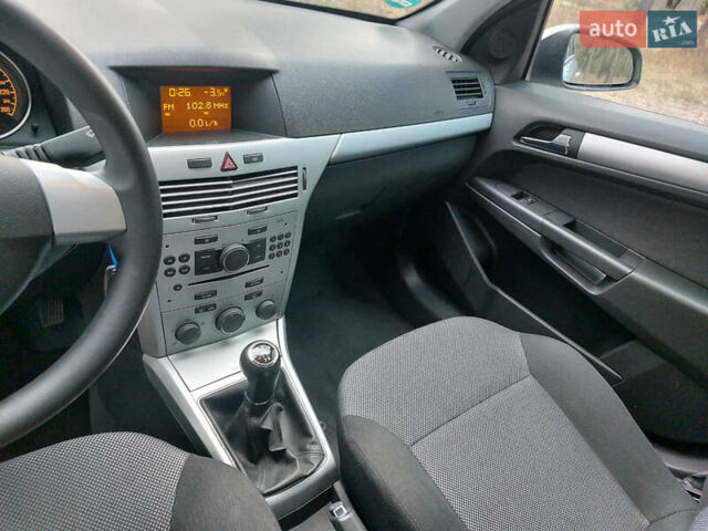Серый Опель Астра, объемом двигателя 1.6 л и пробегом 206 тыс. км за 5850 $, фото 23 на Automoto.ua