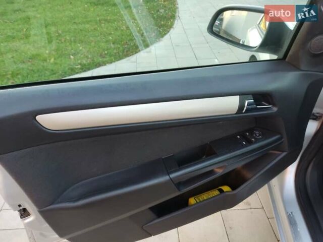 Серый Опель Астра, объемом двигателя 1.6 л и пробегом 240 тыс. км за 5550 $, фото 27 на Automoto.ua