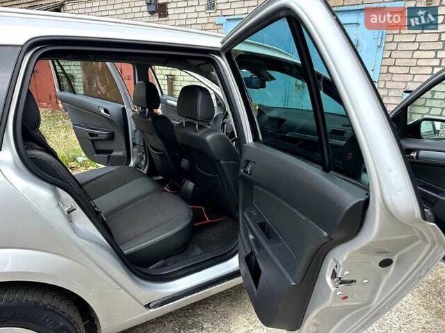 Серый Опель Астра, объемом двигателя 1.7 л и пробегом 304 тыс. км за 5800 $, фото 36 на Automoto.ua