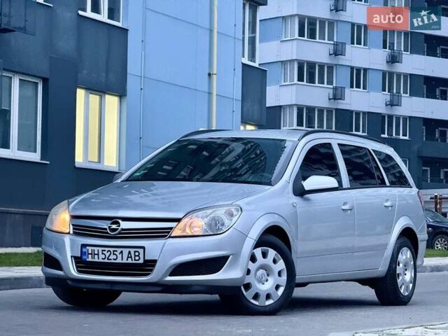Серый Опель Астра, объемом двигателя 1.69 л и пробегом 252 тыс. км за 4999 $, фото 13 на Automoto.ua
