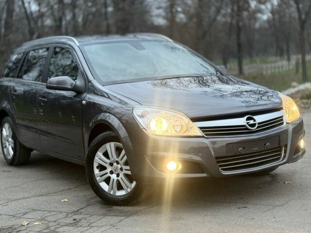 Сірий Опель Астра, об'ємом двигуна 1.7 л та пробігом 271 тис. км за 3300 $, фото 1 на Automoto.ua