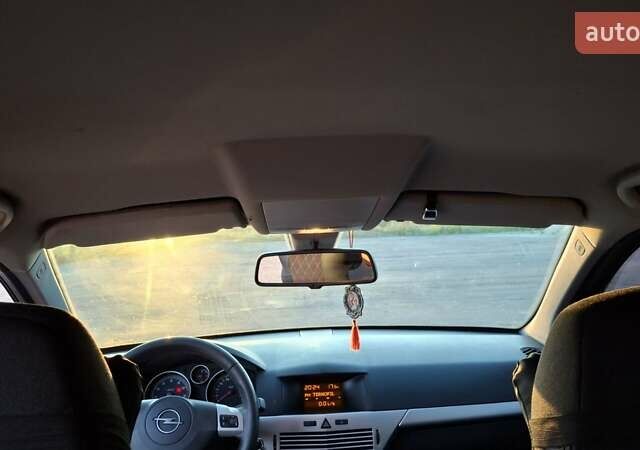 Серый Опель Астра, объемом двигателя 1.6 л и пробегом 208 тыс. км за 5900 $, фото 24 на Automoto.ua