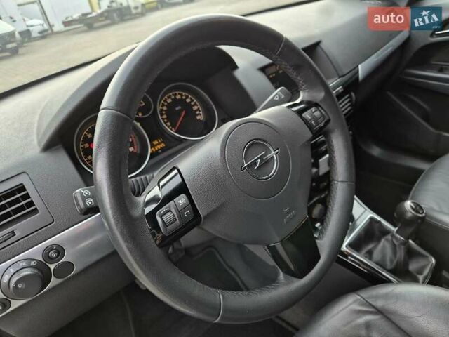 Серый Опель Астра, объемом двигателя 1.6 л и пробегом 253 тыс. км за 5650 $, фото 43 на Automoto.ua