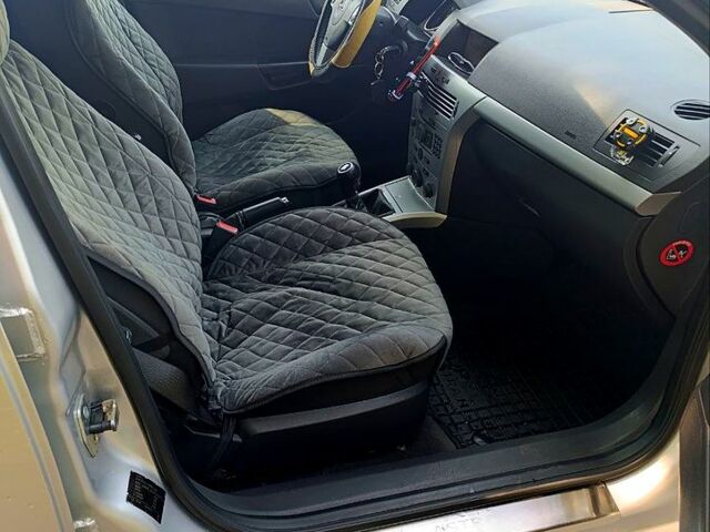 Серый Опель Астра, объемом двигателя 1.6 л и пробегом 208 тыс. км за 6500 $, фото 3 на Automoto.ua