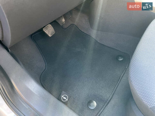 Серый Опель Астра, объемом двигателя 1.6 л и пробегом 228 тыс. км за 5500 $, фото 28 на Automoto.ua