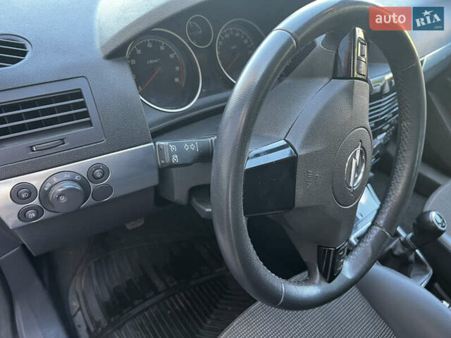 Серый Опель Астра, объемом двигателя 1.6 л и пробегом 276 тыс. км за 5500 $, фото 17 на Automoto.ua