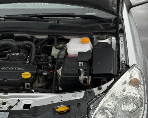 Серый Опель Астра, объемом двигателя 1.4 л и пробегом 199 тыс. км за 5350 $, фото 41 на Automoto.ua