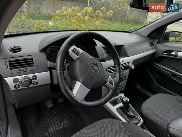 Опель Астра 2009 в Львове на Automoto.ua Серый Опель Астра, объемом двигателя 1.69 л и пробегом 191 тыс. км за 6200 $, фото 10 на Automoto.ua