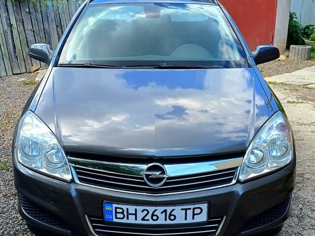 Серый Опель Астра, объемом двигателя 1.6 л и пробегом 312 тыс. км за 6000 $, фото 2 на Automoto.ua