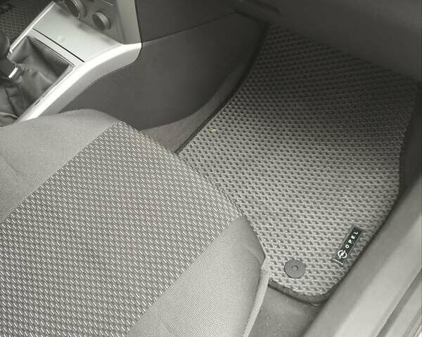 Серый Опель Астра, объемом двигателя 1.6 л и пробегом 131 тыс. км за 5200 $, фото 6 на Automoto.ua