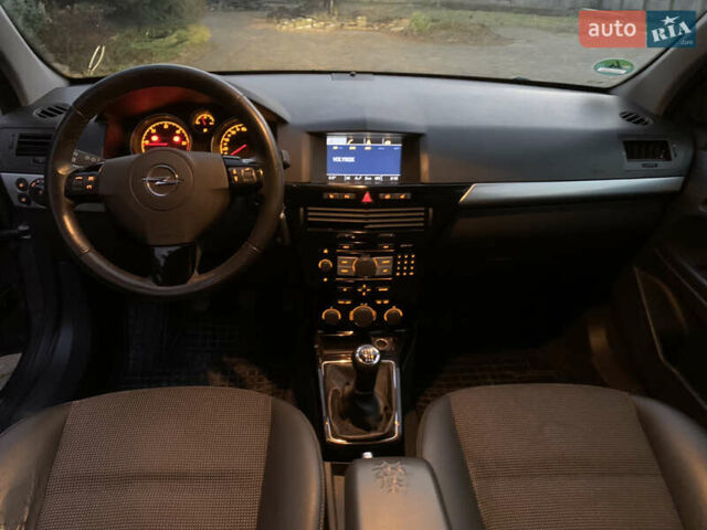 Серый Опель Астра, объемом двигателя 1.69 л и пробегом 294 тыс. км за 5000 $, фото 12 на Automoto.ua