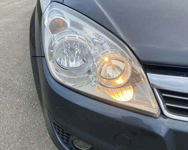 Серый Опель Астра, объемом двигателя 1.7 л и пробегом 275 тыс. км за 6300 $, фото 13 на Automoto.ua