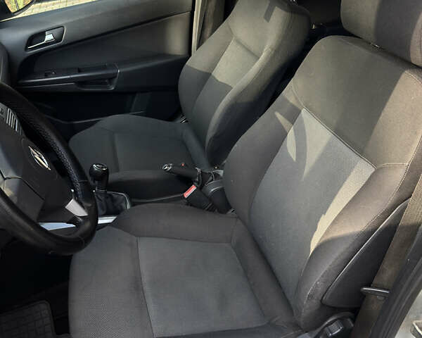 Серый Опель Астра, объемом двигателя 1.6 л и пробегом 260 тыс. км за 4750 $, фото 20 на Automoto.ua