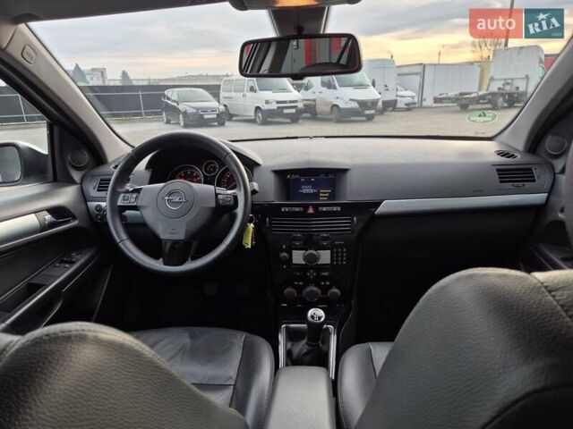 Серый Опель Астра, объемом двигателя 1.6 л и пробегом 253 тыс. км за 5650 $, фото 59 на Automoto.ua