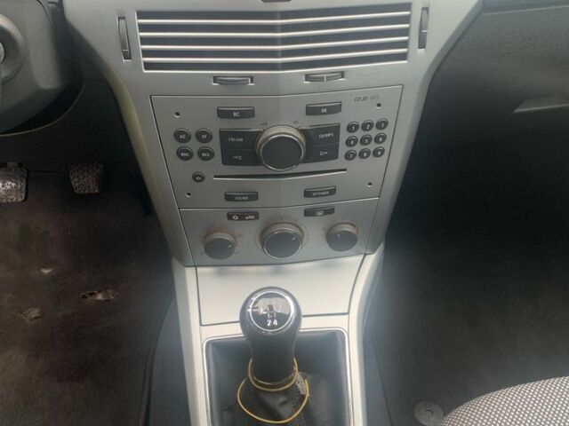 Серый Опель Астра, объемом двигателя 1.6 л и пробегом 188 тыс. км за 4900 $, фото 3 на Automoto.ua