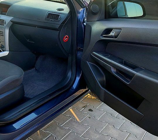 Серый Опель Астра, объемом двигателя 1.6 л и пробегом 236 тыс. км за 6000 $, фото 5 на Automoto.ua