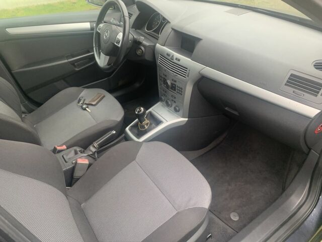 Серый Опель Астра, объемом двигателя 1.6 л и пробегом 188 тыс. км за 4900 $, фото 13 на Automoto.ua