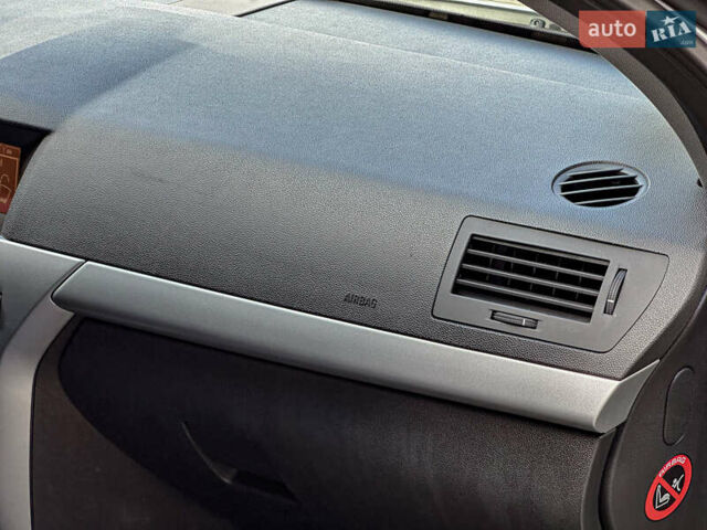 Серый Опель Астра, объемом двигателя 1.6 л и пробегом 210 тыс. км за 5500 $, фото 111 на Automoto.ua