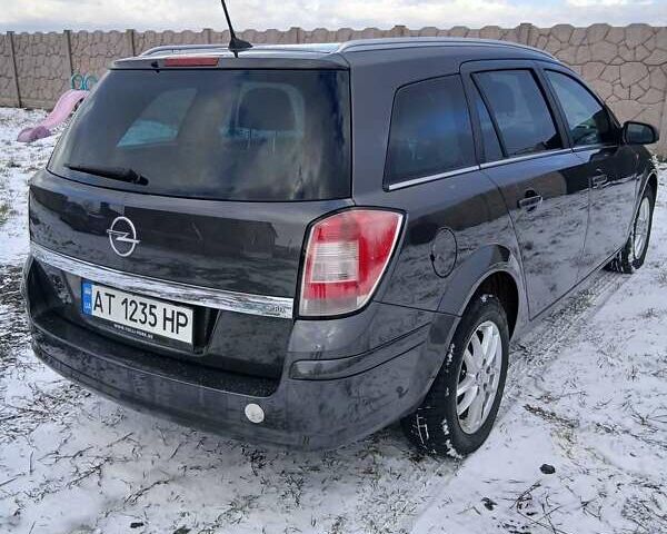 Серый Опель Астра, объемом двигателя 1.7 л и пробегом 279 тыс. км за 5250 $, фото 3 на Automoto.ua