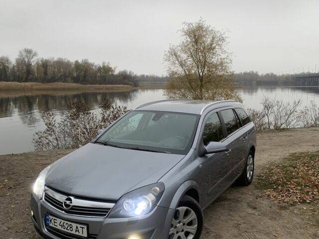 Серый Опель Астра, объемом двигателя 1.9 л и пробегом 297 тыс. км за 5800 $, фото 4 на Automoto.ua