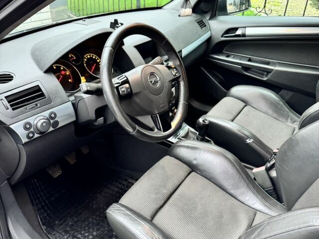 Серый Опель Астра, объемом двигателя 1.9 л и пробегом 220 тыс. км за 6000 $, фото 5 на Automoto.ua