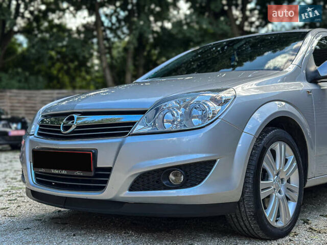 Серый Опель Астра, объемом двигателя 1.6 л и пробегом 210 тыс. км за 5500 $, фото 29 на Automoto.ua