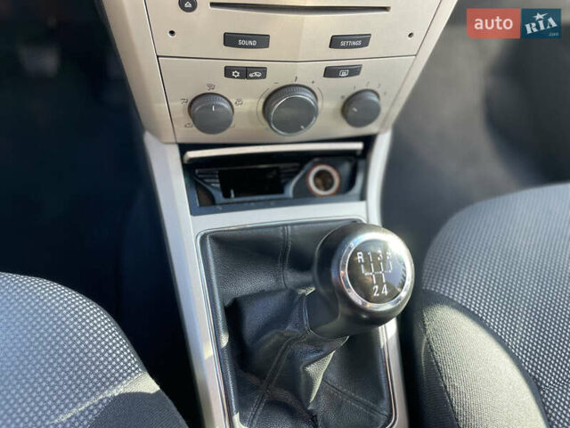 Серый Опель Астра, объемом двигателя 1.6 л и пробегом 228 тыс. км за 5500 $, фото 31 на Automoto.ua